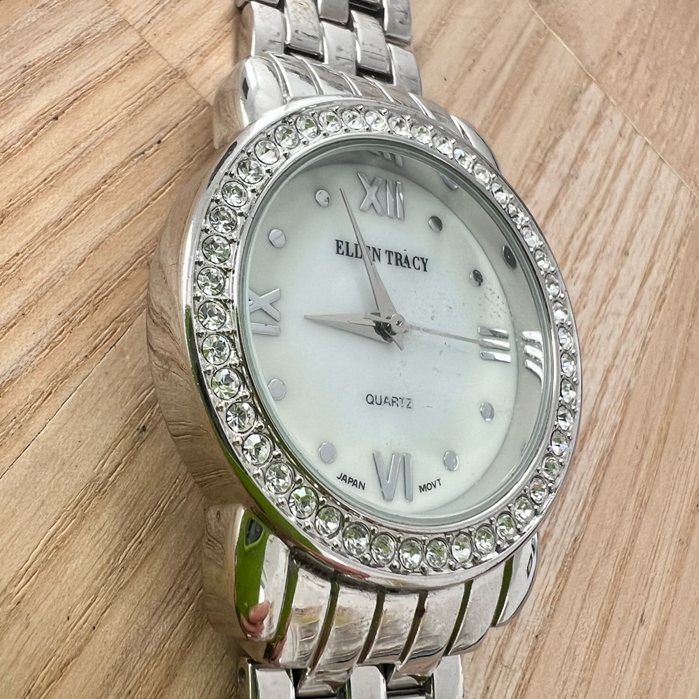Ellen Tracy ladies silver tone dress watch NEW BATTERY - Picture 3 of 12